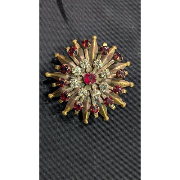 Vintage Brass Starburst Pin Brooch With Red & Clear Rhinestones - Picture 6 of 7